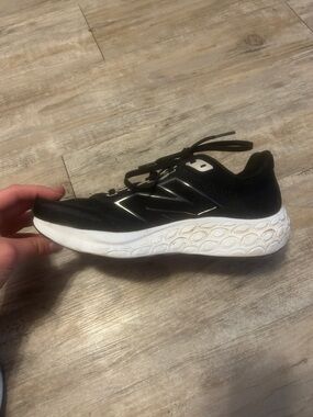 New Balance Black and White Women's Athletic Shoe with Cushioned Sole